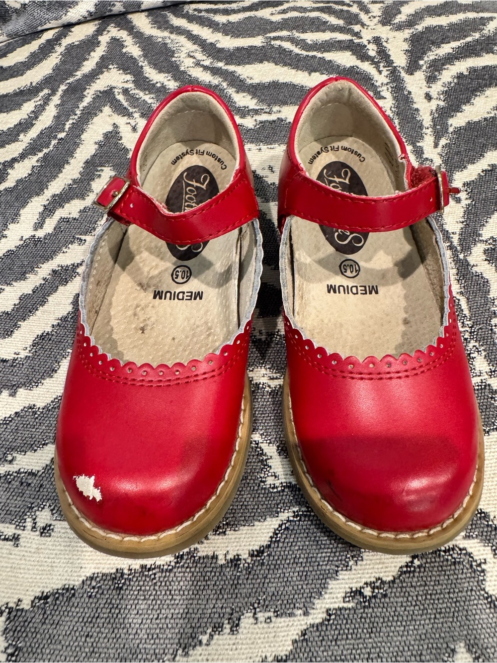 Girls Leather Footmates Size 10.5 Apple Red Allie Mary Jane Shoes